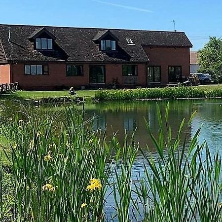 Bransford Farm Fishery & B & B Buitenkant foto